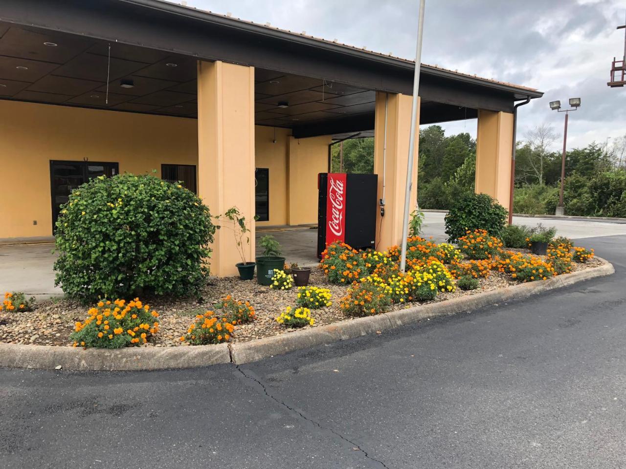 Motor Inns Of America Madisonville Bagian luar foto